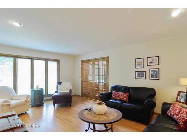 5703 Michael Ct, Rolling Meadows, IL 60008 photo 3