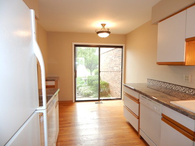 1233 Borough Ct, Wheaton, IL 60189 photo 6