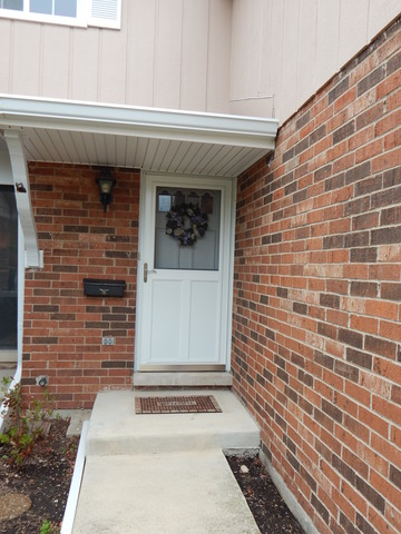 1233 Borough Ct, Wheaton, IL 60189 photo 2