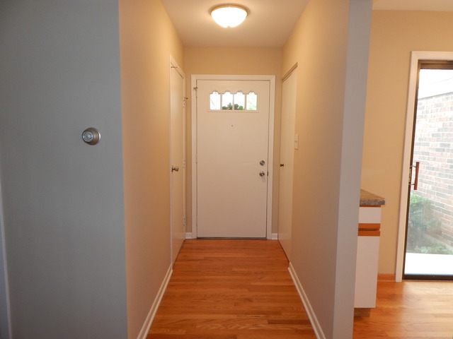 1233 Borough Ct, Wheaton, IL 60189 photo 3