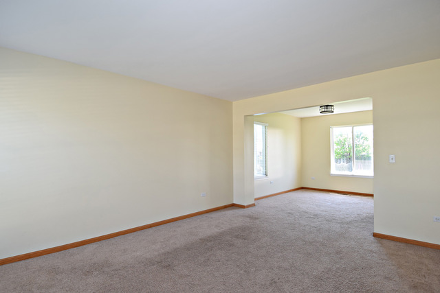 5604 Stonybrook Dr, Plainfield, IL 60586 photo 1