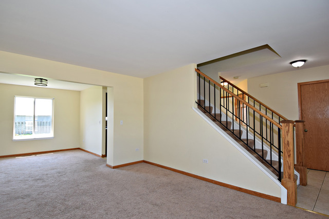 5604 Stonybrook Dr, Plainfield, IL 60586 photo 2