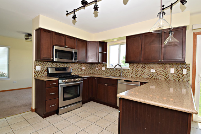5604 Stonybrook Dr, Plainfield, IL 60586 photo 5
