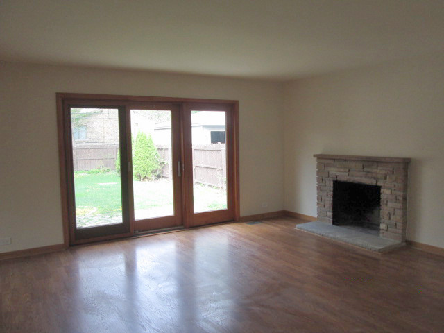 354 N 8th Ave, Des Plaines, IL 60016 photo 3