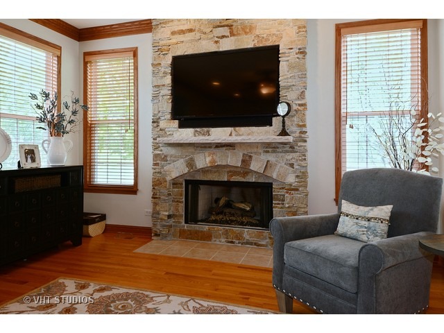1376 Mansfield Dr, Aurora, IL 60502 photo 8