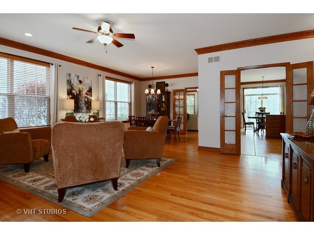 1376 Mansfield Dr, Aurora, IL 60502 photo 9