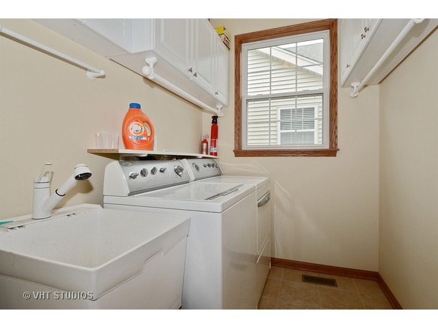 1376 Mansfield Dr, Aurora, IL 60502 photo 19
