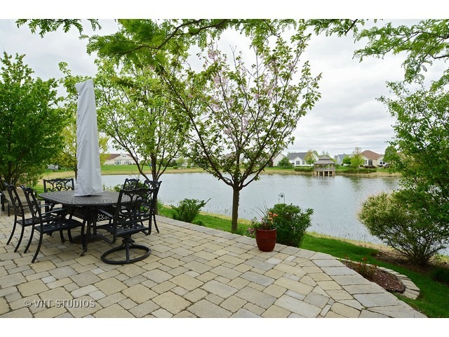 1376 Mansfield Dr, Aurora, IL 60502 photo 24