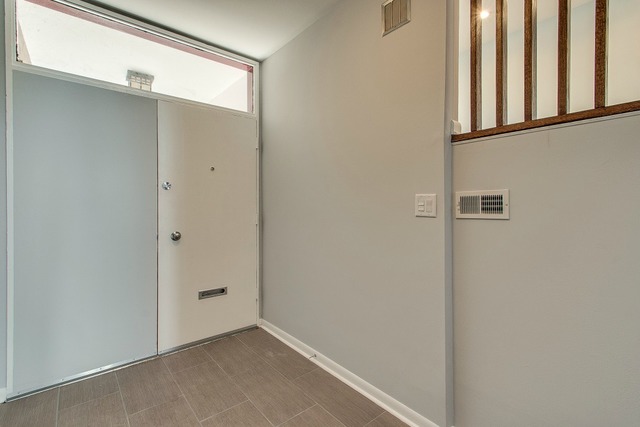 1474 E 56th St, Chicago, IL 60637 photo 1