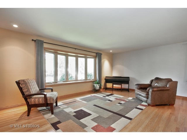 517 North Cir, Itasca, IL 60143 photo 2