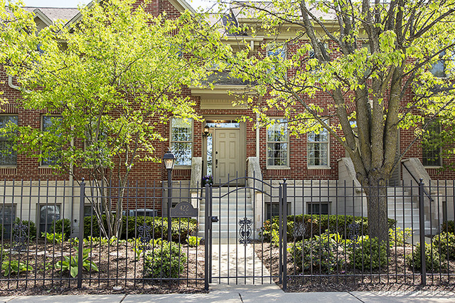 422 Childs St, Wheaton, IL 60187 photo 2