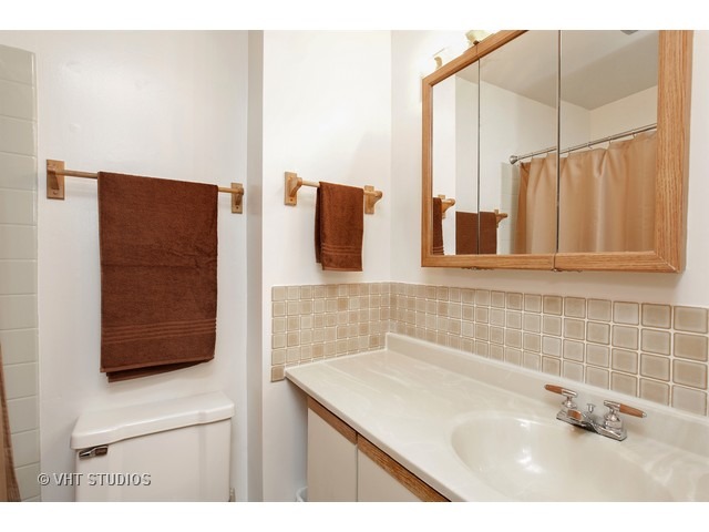 121 Lucille Ct #b, Bartlett, IL 60103 photo 7