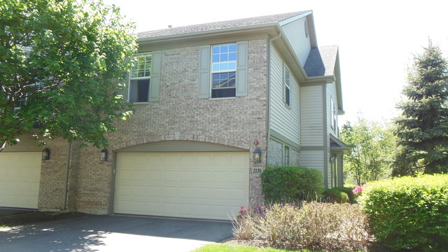 2130 Yale Cir, Hoffman Estates, IL 60192 photo 1