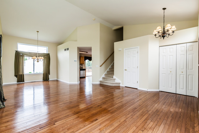 6805 Desert Dr, Plainfield, IL 60586 photo 2