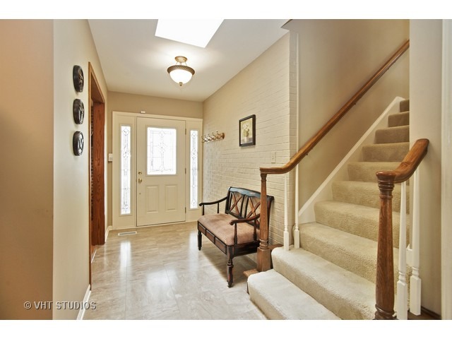 1360 Meyer Rd, Hoffman Estates, IL 60169 photo 1