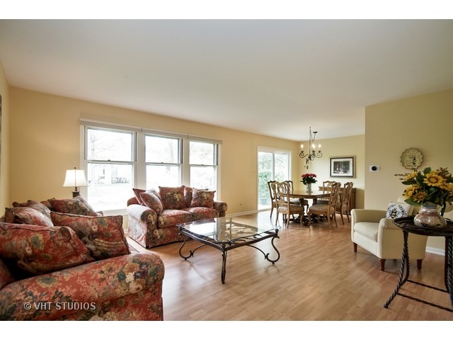 1360 Meyer Rd, Hoffman Estates, IL 60169 photo 2