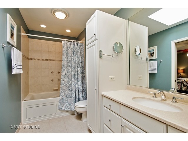 1360 Meyer Rd, Hoffman Estates, IL 60169 photo 17