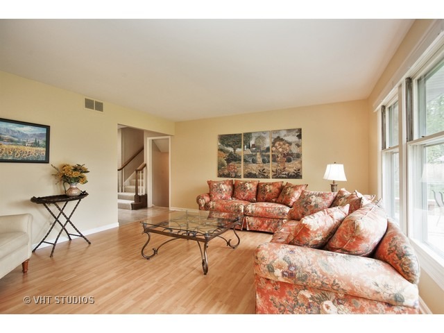 1360 Meyer Rd, Hoffman Estates, IL 60169 photo 3