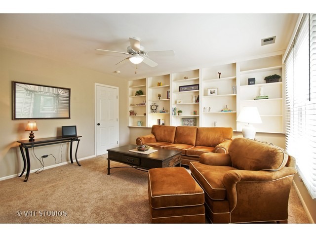 1360 Meyer Rd, Hoffman Estates, IL 60169 photo 12