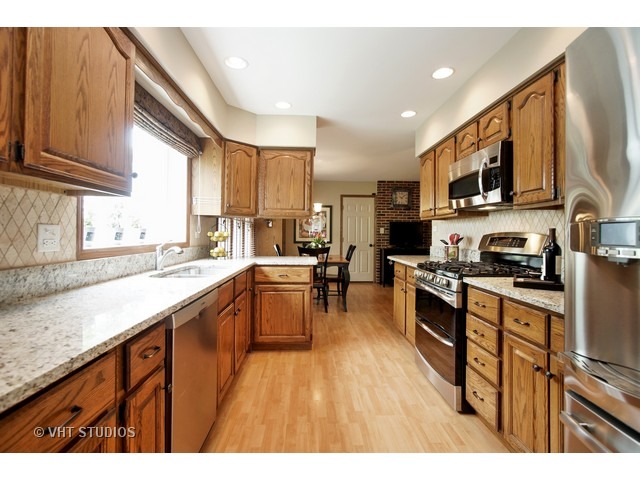 1360 Meyer Rd, Hoffman Estates, IL 60169 photo 4