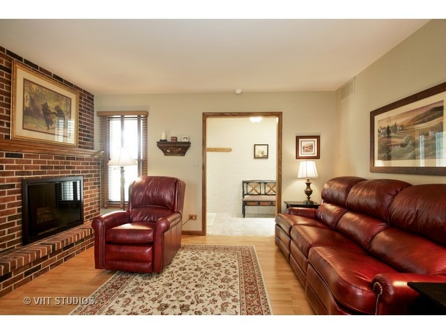 1360 Meyer Rd, Hoffman Estates, IL 60169 photo 8