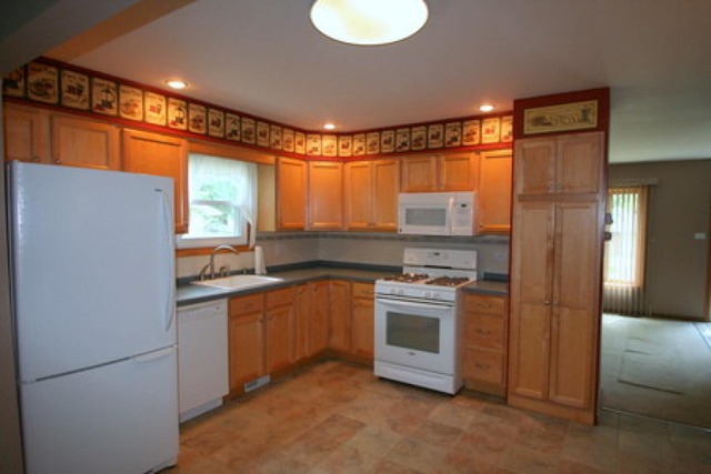 5718 Dover Rd, Oak Forest, IL 60452 photo 2