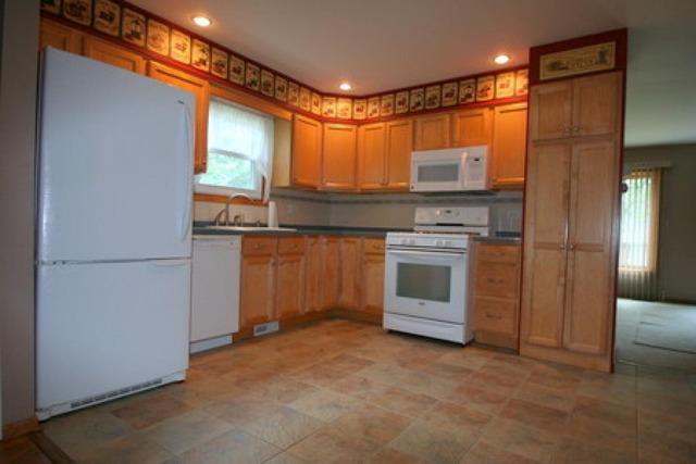 5718 Dover Rd, Oak Forest, IL 60452 photo 3