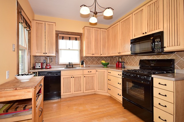 456 Shenstone Rd, Riverside, IL 60546 photo 12