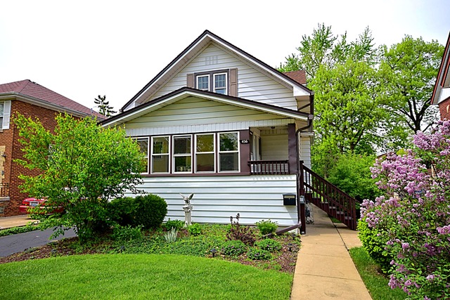 456 Shenstone Rd, Riverside, IL 60546 photo 1
