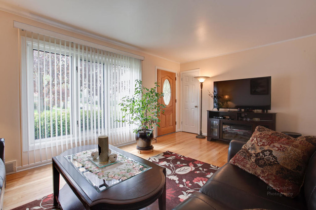 1301 N Lind Ave, Berkeley, IL 60163 photo 2