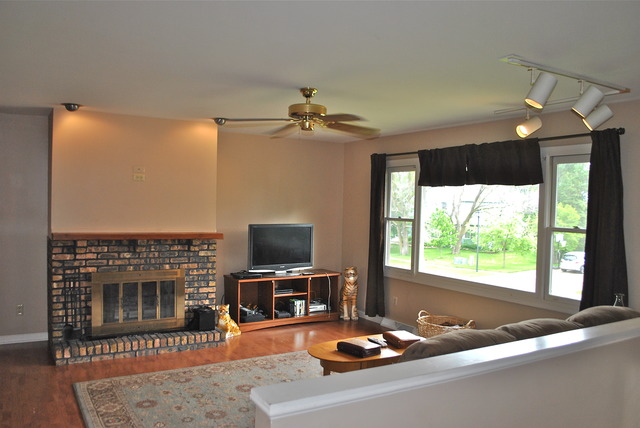 402 E Pierce St, Elburn, IL 60119 photo 2