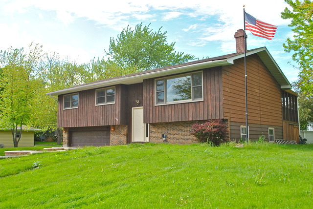 402 E Pierce St, Elburn, IL 60119 photo 1