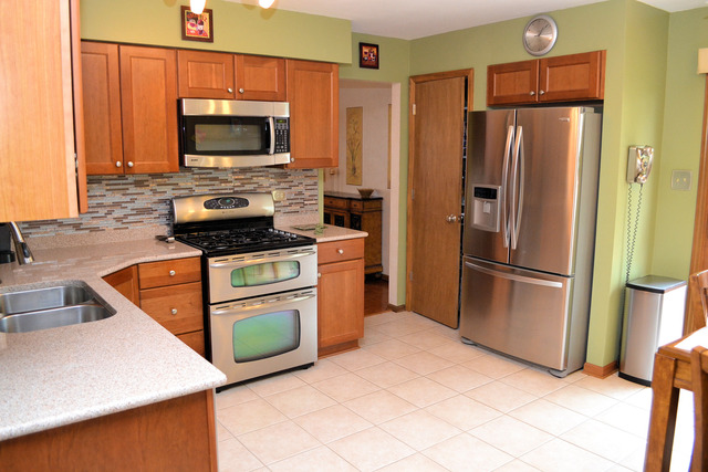 19126 Roy St, Lansing, IL 60438 photo 8