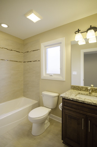 5544 S Narragansett Ave, Chicago, IL 60638 photo 3