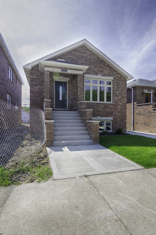 5544 S Narragansett Ave, Chicago, IL 60638 photo 1