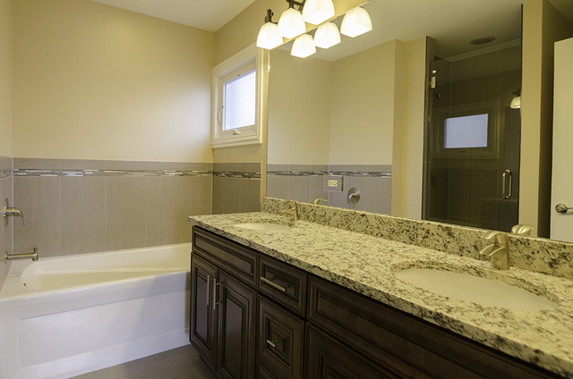 5544 S Narragansett Ave, Chicago, IL 60638 photo 4