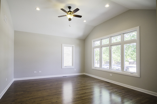 5544 S Narragansett Ave, Chicago, IL 60638 photo 2
