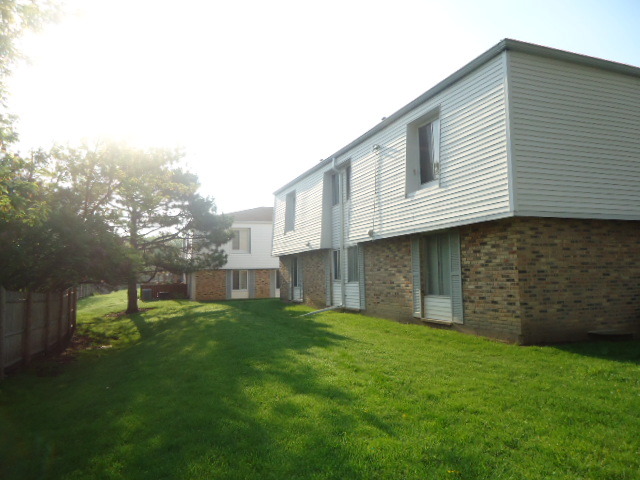 1802 Plum Grove Rd #2c, Rolling Meadows, IL 60008 photo 2