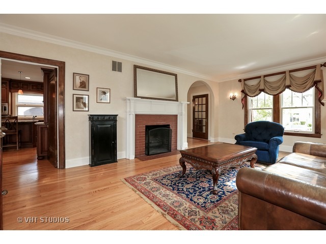 260 E May St, Elmhurst, IL 60126 photo 2