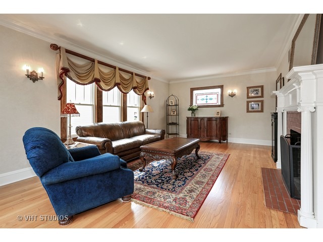 260 E May St, Elmhurst, IL 60126 photo 3