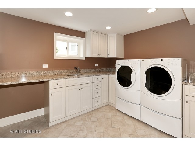 260 E May St, Elmhurst, IL 60126 photo 17
