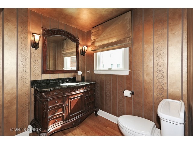 260 E May St, Elmhurst, IL 60126 photo 8
