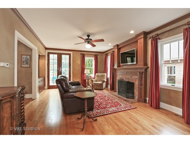 260 E May St, Elmhurst, IL 60126 photo 7