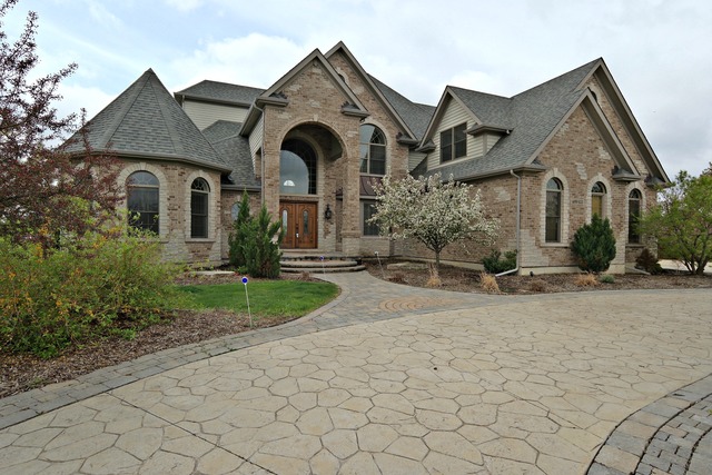 40 W655 Stonebriar Ln, Elgin, IL 60124 photo 1