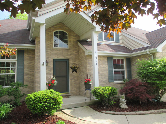 24019 Douglas Dr, Plainfield, IL 60585 photo 2