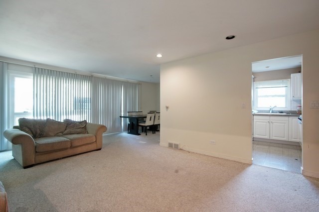 607 E Weathersfield Way, Schaumburg, IL 60193 photo 2