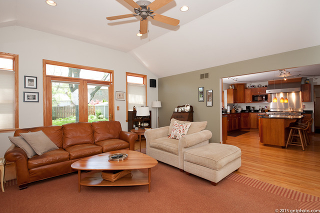 246 E Oneida Ave, Elmhurst, IL 60126 photo 4