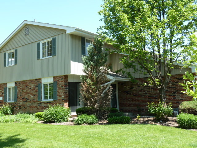 1605 Coloma Pl, Wheaton, IL 60189 photo 2
