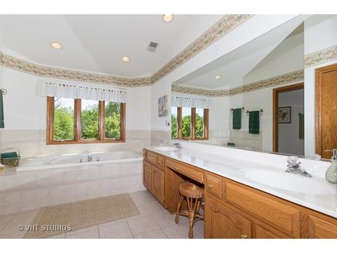1361 Gordon Ln, Lemont, IL 60439 photo 7