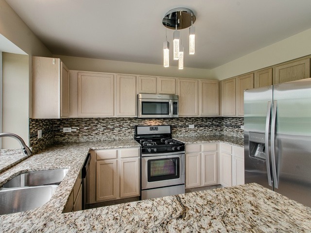 505 Ivory Ln, Bartlett, IL 60103 photo 9